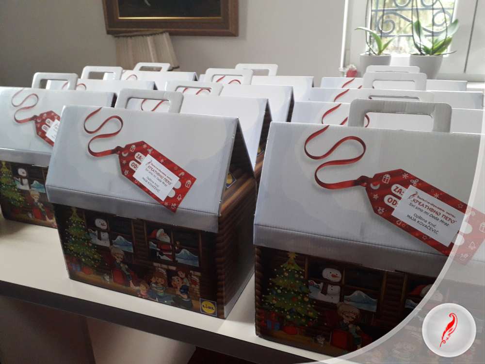 Новогодишње радионице и паковање новогодишњих пакетића у оквиру хуманитарне акције "Сви смо ми Деда Мраз"