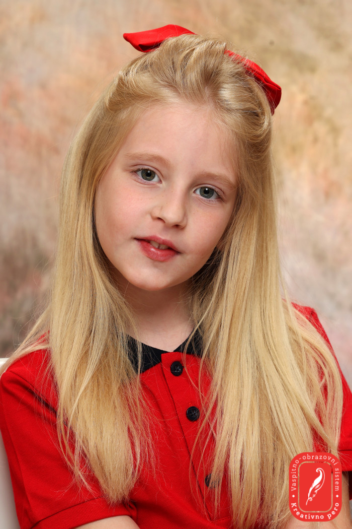 Велики успех наше ученице – Аника Павловић освојила прво место на општинском такмичењу у рецитовању!